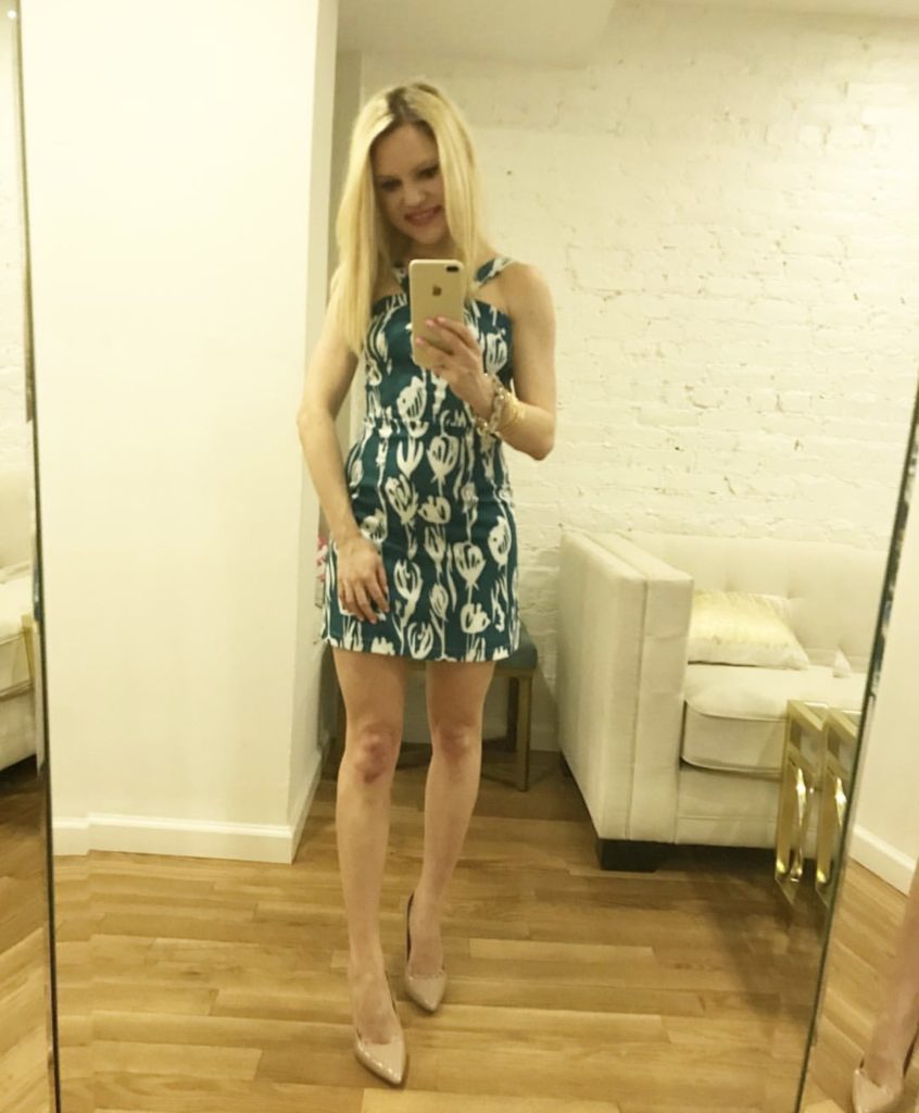 blogger mirror selfie